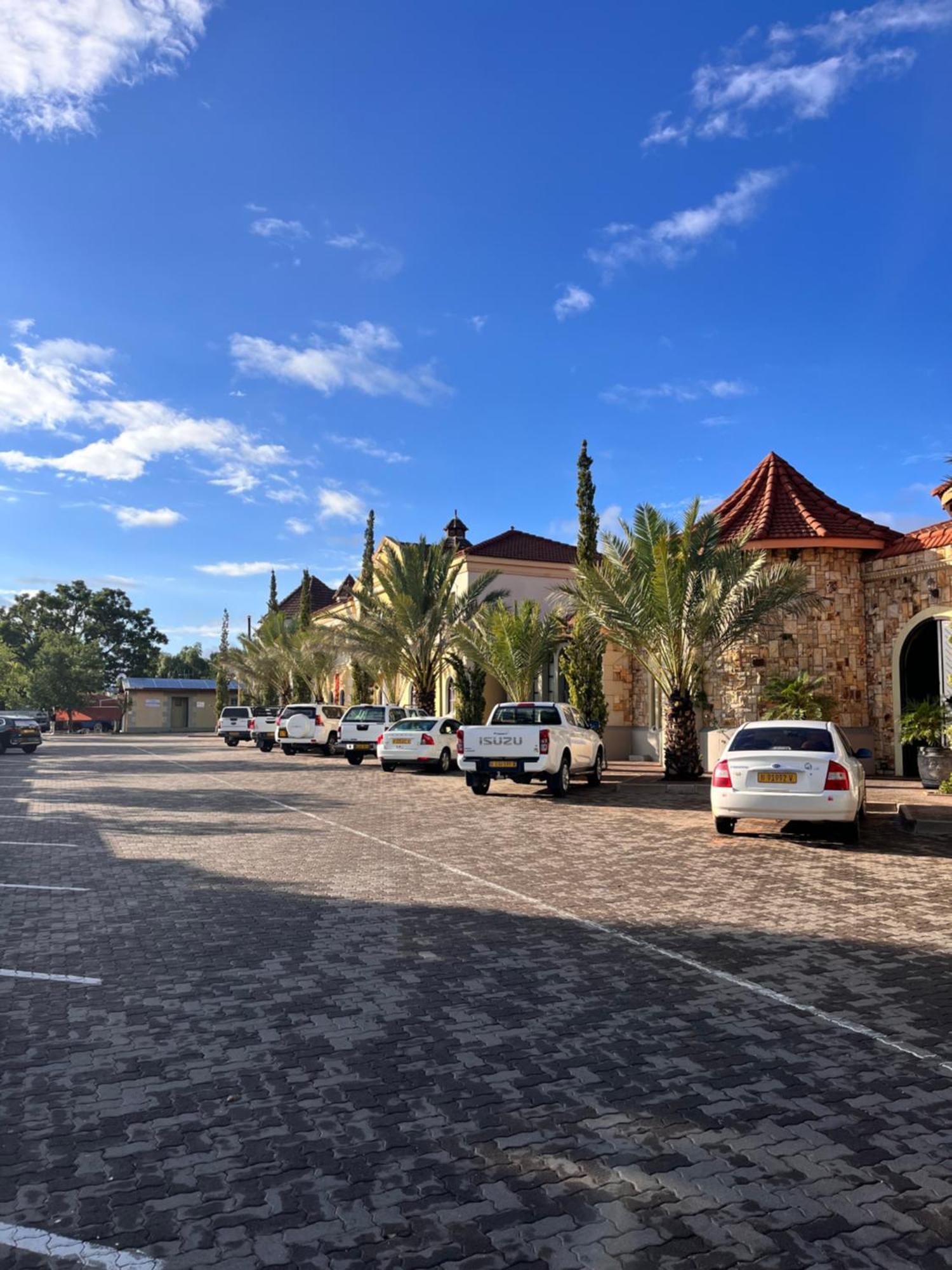 The Windhoek Luxury Suites Exteriör bild