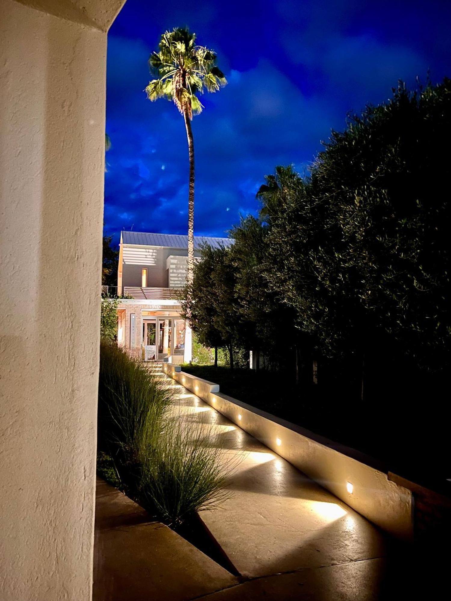 The Windhoek Luxury Suites Exteriör bild