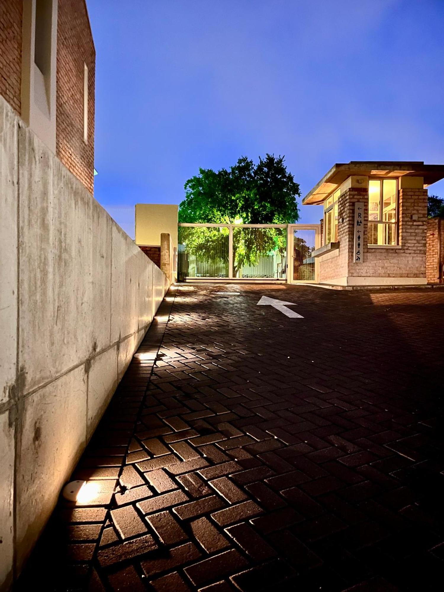 The Windhoek Luxury Suites Exteriör bild